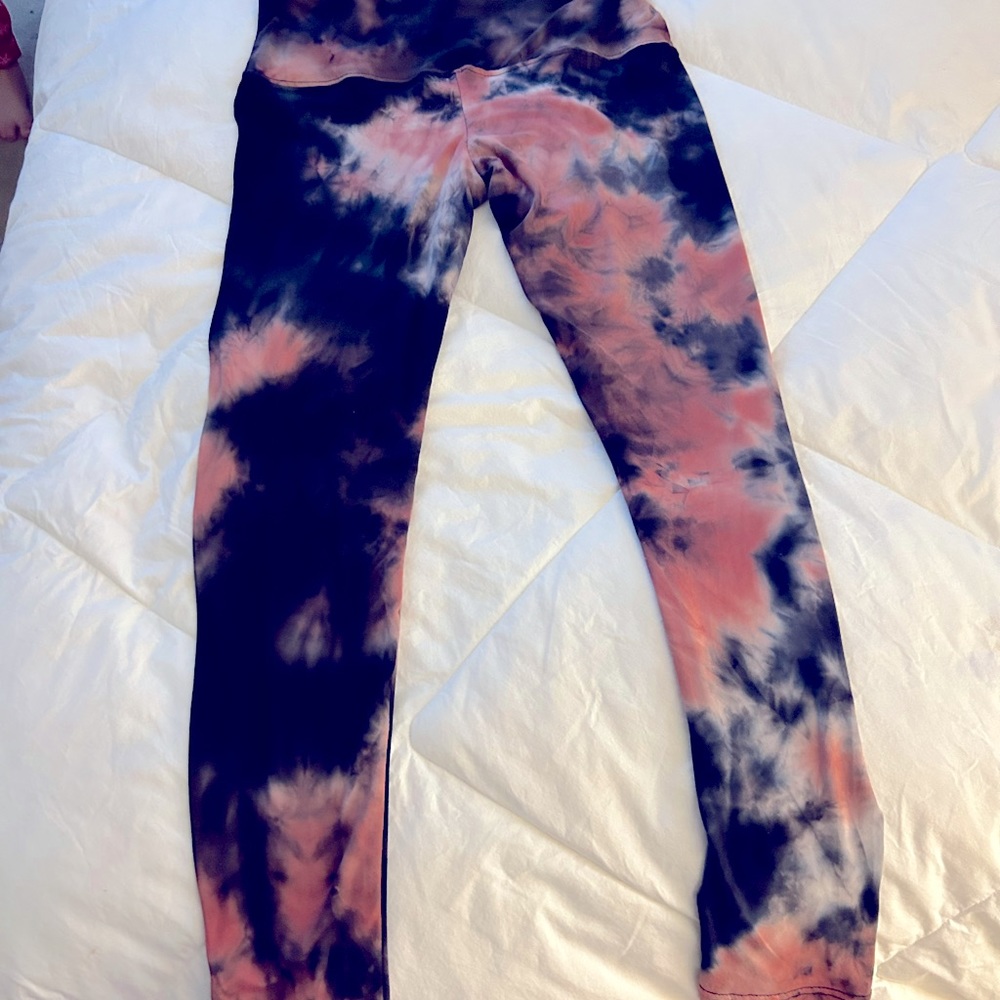 NWOT Tye die leggings size large
